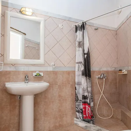 Apodrasi Aparthotel 3*